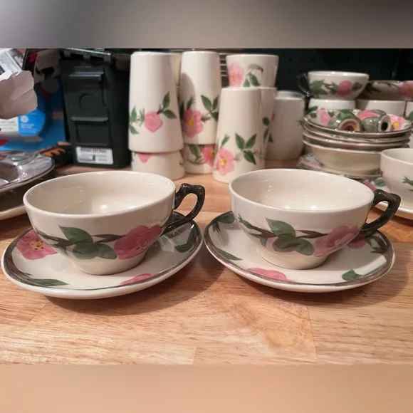Set of 5 Franciscan Ware "Desert Rose" Teacup and Saucer sets California or USA - Picture 2 of 3